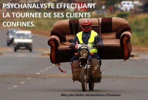Psychanalyste effectuant la tournée de ses patients
