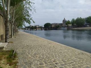 Paris covid quai de seine